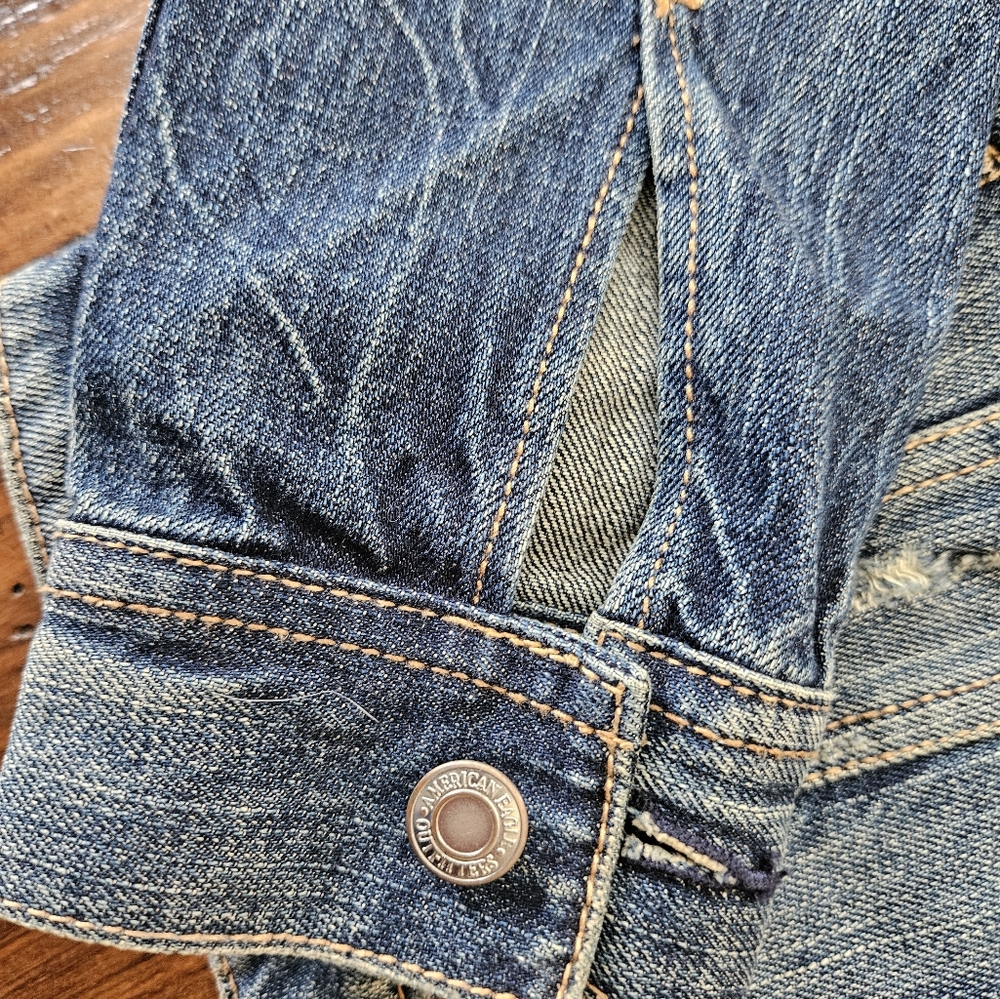 American Eagle Distressed Denim Jacket Size medium - Picture 4 of 7